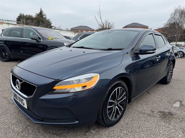 2018 Volvo V40 2.0 D2 Momentum Nav Plus Auto Euro 6 (s/s) 5dr Hatchback Diesel Automatic