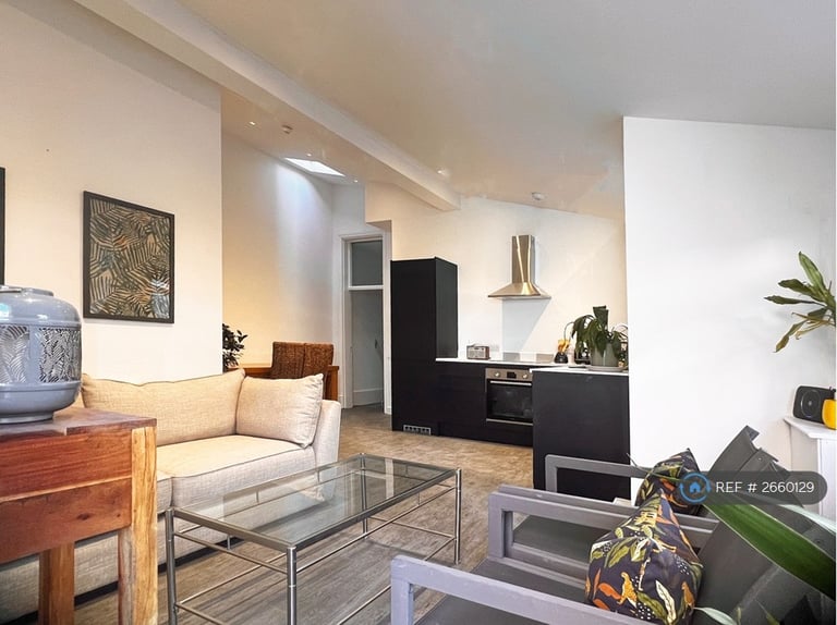 image for 2 bedroom flat in St Davids Hill, Exeter, EX4 (2 bed) (#2660129)