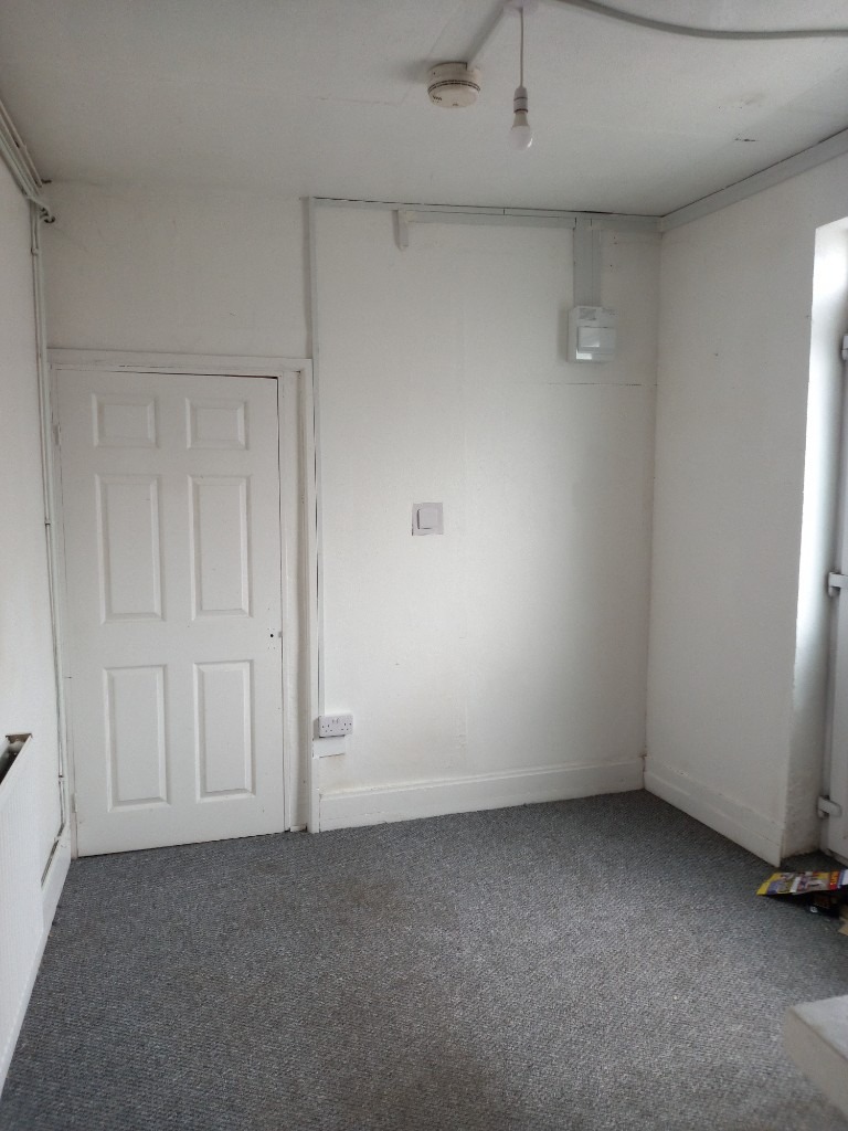 **LET BY ** 1 BEDROOM APARTMENT**NORTH ROAD**DSS ACCEPTED**NO DEPOSIT