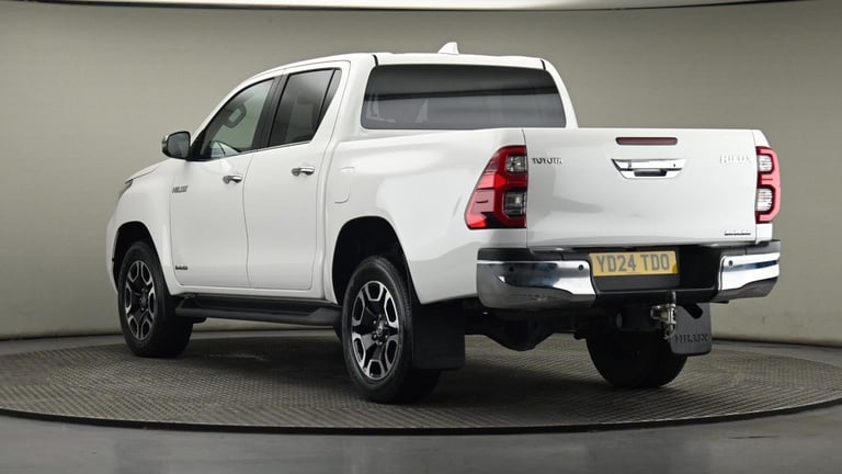 2024 Toyota Hilux 2.8 D-4D Invincible Pickup Double Cab 4dr Diesel Auto 4WD Euro 6 (s/s) (204 Pic...