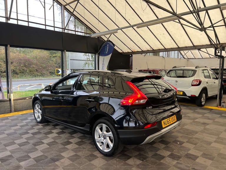 2015 Volvo V40 D2 [120] Cross Country Lux 5dr HATCHBACK DIESEL Manual