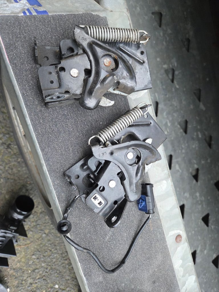 image for BMW 1 2 3 4 SERIES F20 F30 F22 F32 BONNET LATCH MECHANISM LOCK (PAIR) 7242549