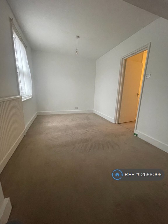 1 bedroom flat in Oakfield Road, Croydon, CR0 (1 bed) (#2688098)