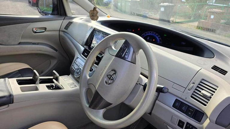 Hybrid electric Toyota estima 7 seater