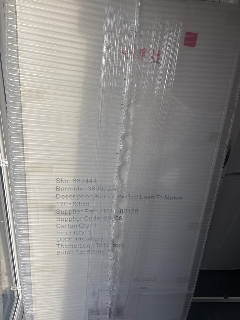 Kora bevelled lean to mirror 