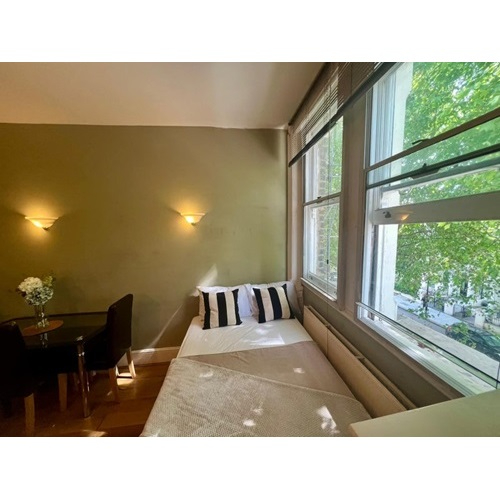 Double Semi-Studio in Holland Road, Kens Olympia/Shepherds Bush, W14 8BB