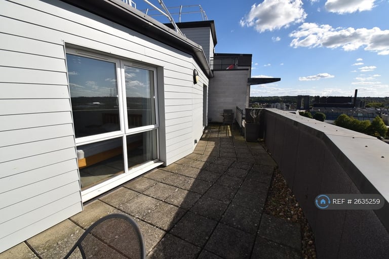 3 bedroom flat in Woolmonger Street, Northampton, NN1 (3 bed) (#2635259)