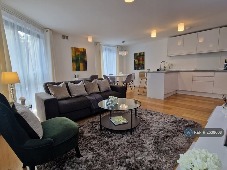 image for 2 bedroom flat in Sugar Lane, London, SE16 (2 bed) (#2638668)