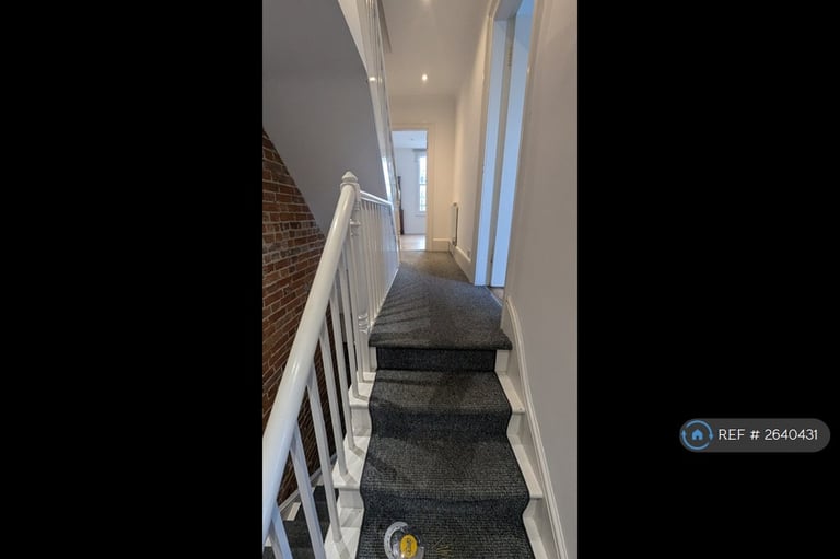 3 bedroom flat in Wincheap, Canterbury, CT1 (3 bed) (#2640431)