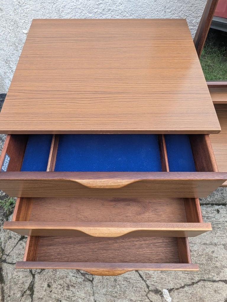 VINTAGE DRESSING TABLE/BEDROOM UNIT - FREE DELIVERY!