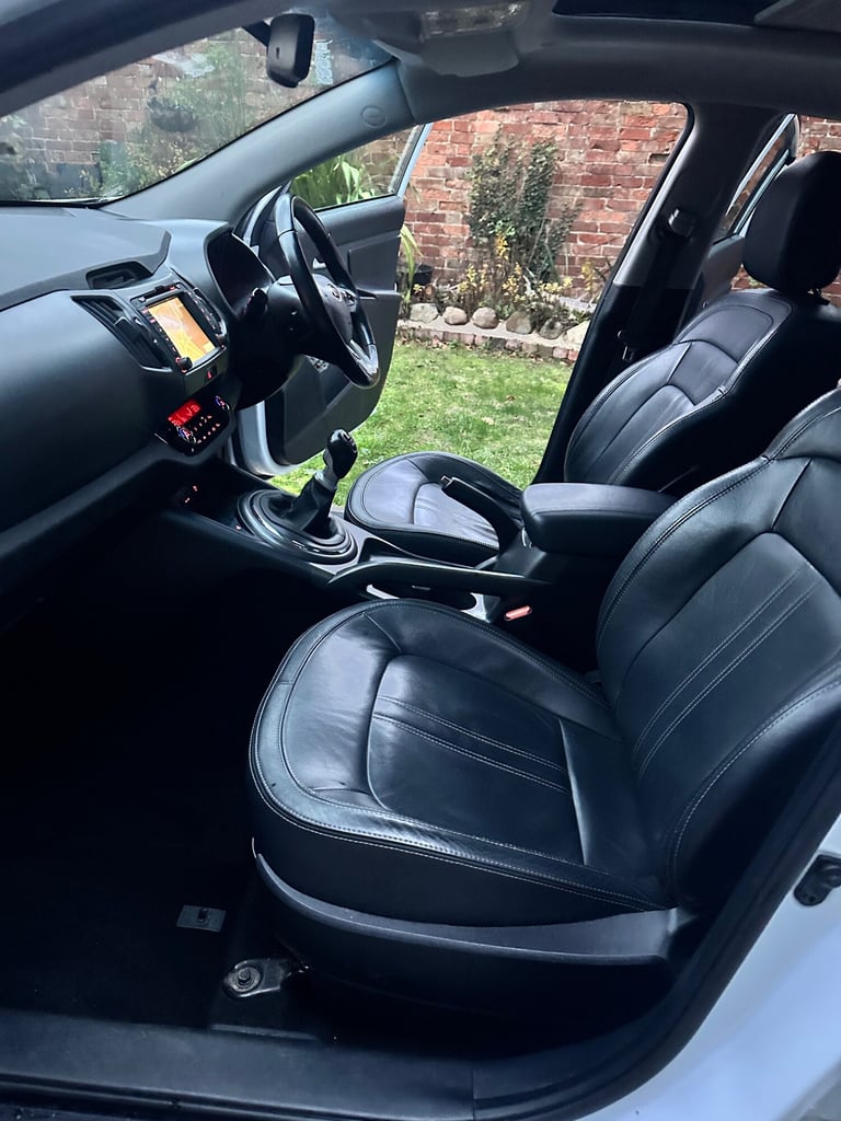 2013 Kia Sportage 1.7 CRDi ISG 3 5dr [Sat Nav] ESTATE Diesel Manual