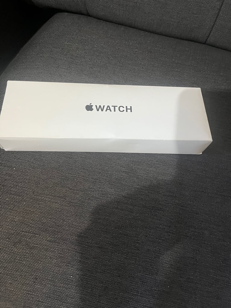 image for BRAND NEW SEALED APPLE WATCH SE3 40MM (GPS+CELLULAR) STARLIGHT SPORTS BAND WATCH
