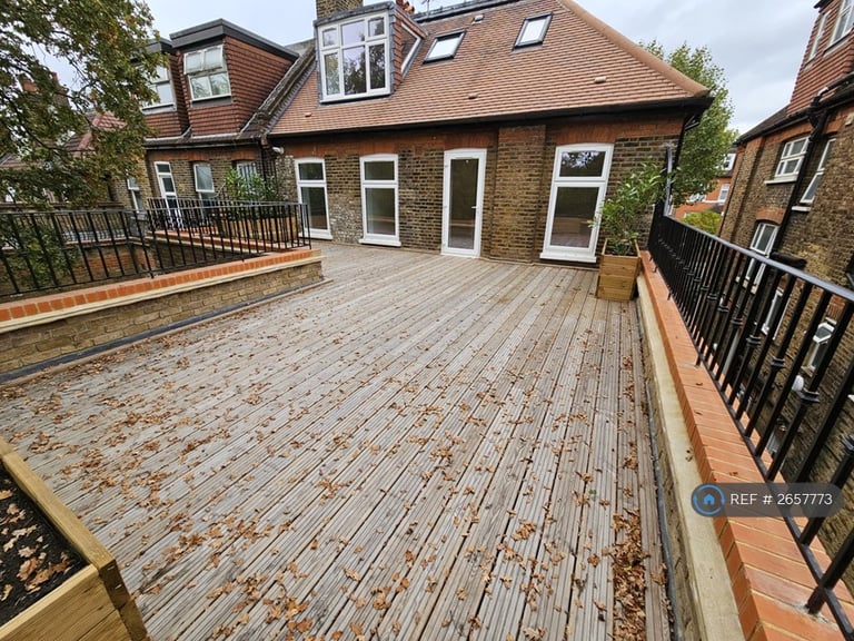 3 bedroom flat in Chatsworth Road, London, NW2 (3 bed) (#2657773)