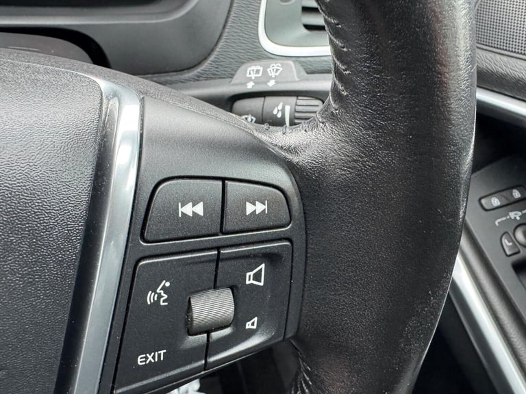 2016 Volvo V40 2.0 D3 SE Lux Nav Euro 6 (s/s) 5dr HATCHBACK Diesel Manual