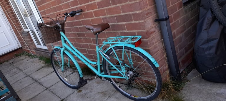 Women's commuter bike/ shopping bike