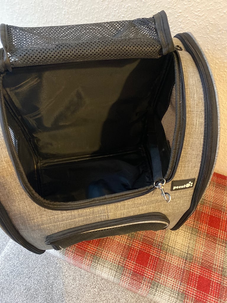 Breathable Pet carrier rucksack / backpack  dog / cat