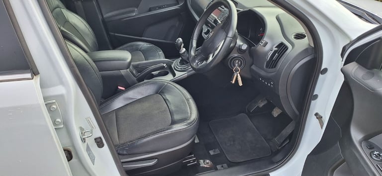 2012 Kia SPORTAGE, 1.7 Manual, new MOT 