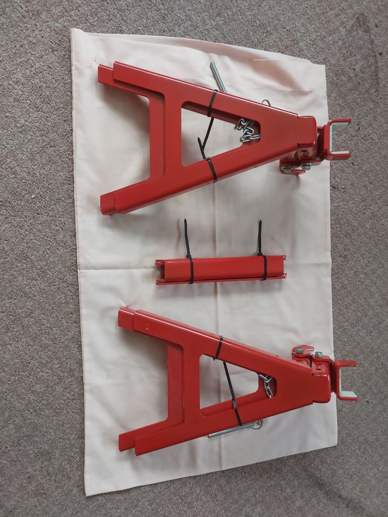 Red jack stands