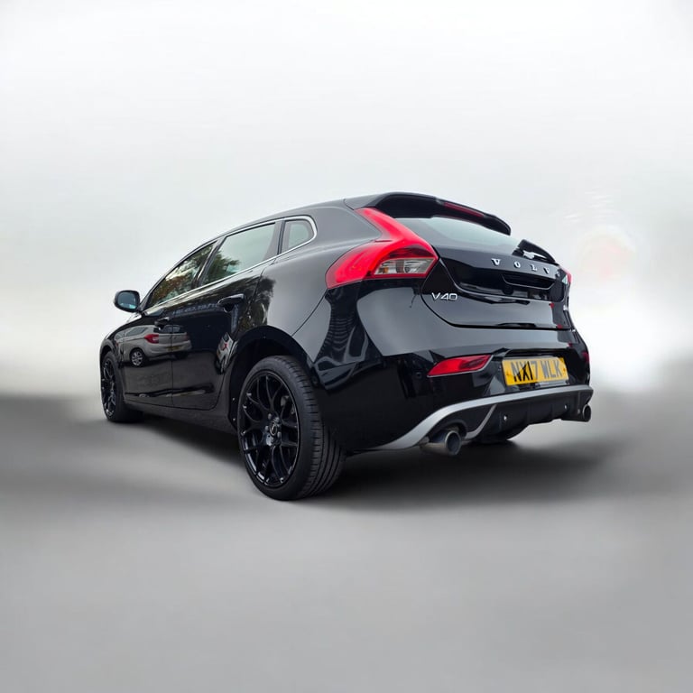 2017 Volvo V40 D2 [120] R DESIGN Nav Plus 5dr HATCHBACK Diesel Manual