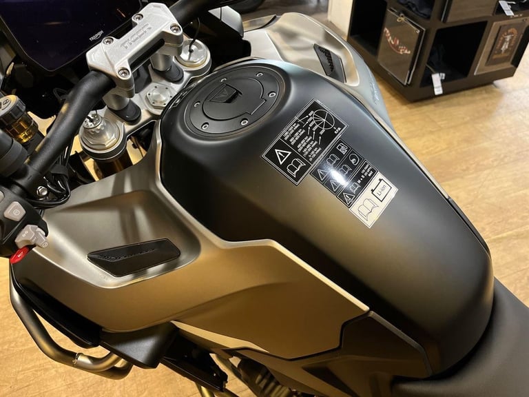 2025 Triumph Tiger 1200 RALLY EXPLORER PREMIUM COLOUR Petrol yellow 6 Speed