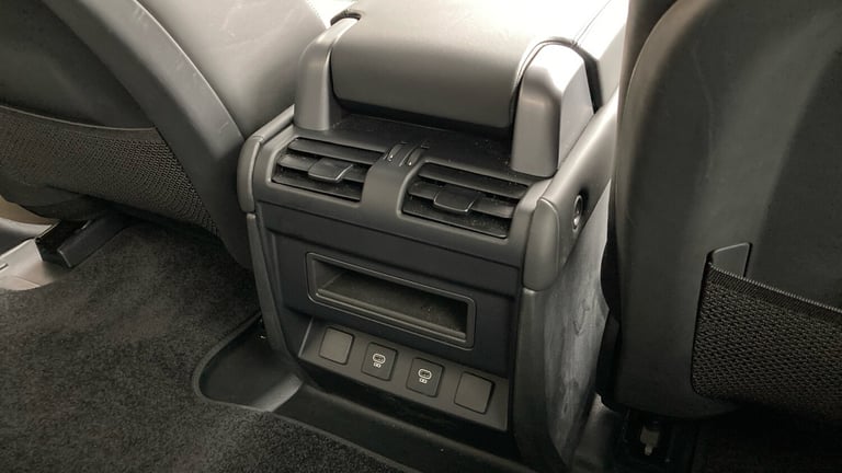 2024 Land Rover Defender 3.0 D250 X-Dynamic HSE 90 3dr Auto Diesel Estate Estate Diesel Automatic