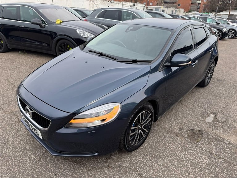 2018 Volvo V40 2.0 D2 Momentum Nav Plus Auto Euro 6 (s/s) 5dr Hatchback Diesel Automatic