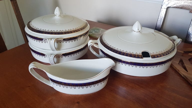 Alfred Meakin Bleu De Roi Tableware 3 Tureen Serving Dishes plus Gravy Boat