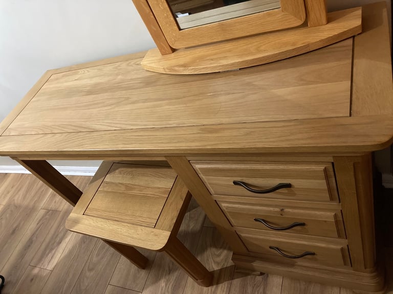 image for Solid Wood dressing table  Furniture Oak furniture land Set - As New Condition