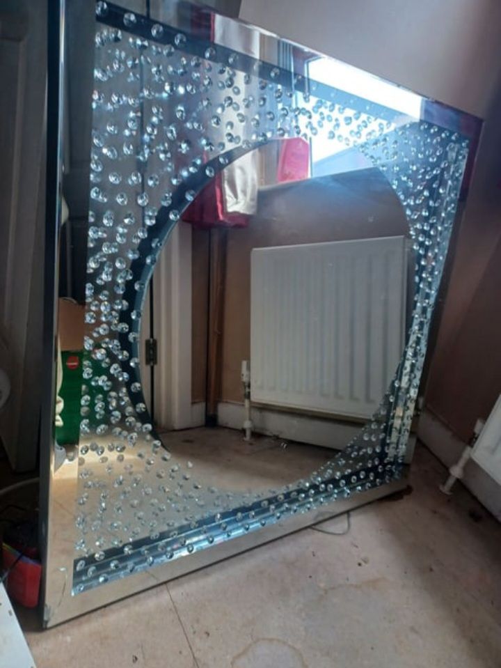 image for LIGHT UP WALL MIRROR