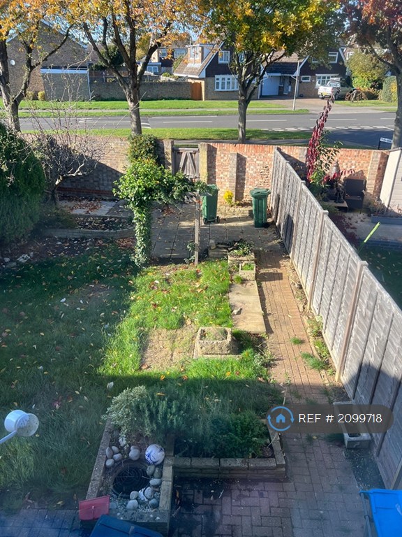 3 bedroom house in Keats Close, Newport Pagnell, MK16 (3 bed) (#2099718)