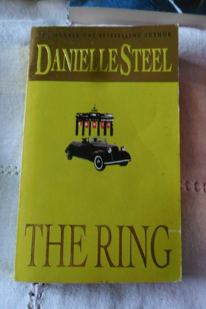 JOB LOT 8 DANIELLE STEEL BOOKS very good condition