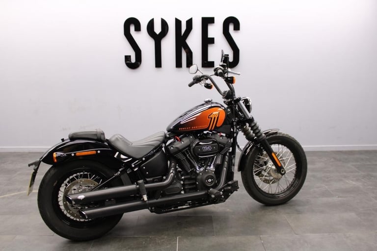 2021 Harley-Davidson FXBBS Softail Street Bob in Vivid Black