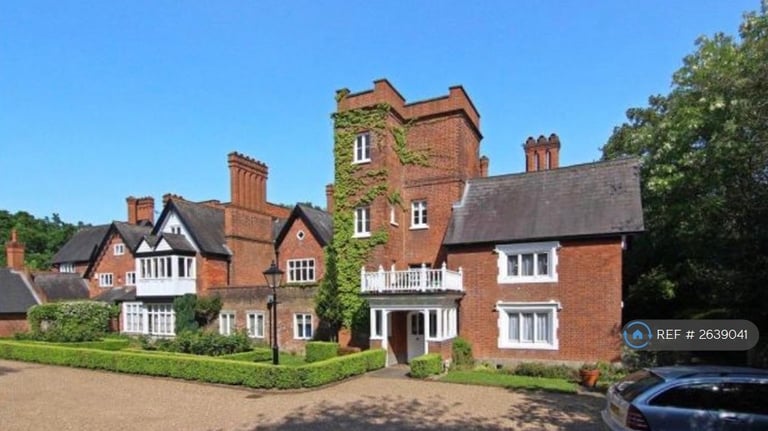 3 bedroom flat in Devey Close, London, KT2 (3 bed) (#2639041)