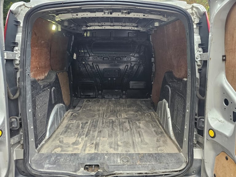FORD TRANSIT CONNECT 1.6 TDCi LIMITED ALLOYS CRUISE A/C 3 SEATS NO VAT SILVER