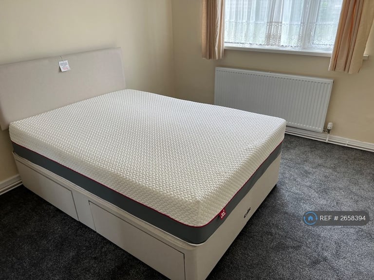 2 bedroom flat in Maes Y Glyn, Llandeilo, SA19 (2 bed) (#2658394)