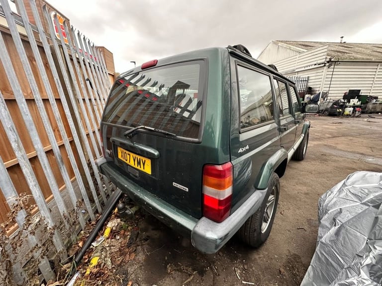 2000 X JEEP CHEROKEE 60TH ANNIV. AUTO 2.5 SUV 5DR PETROL 4X4 (279 G/KM, 121 BHP)