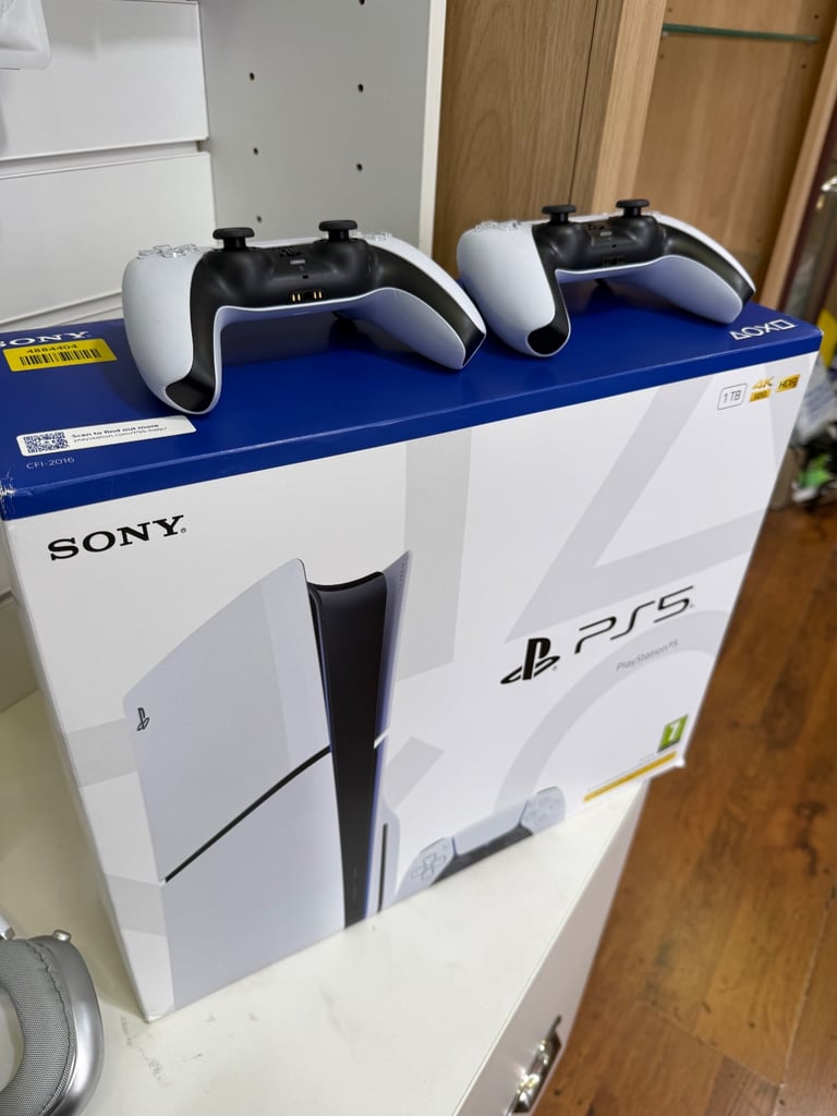 PlayStation 5 Slim Disc version 1Tb Brandnew sealed 1 year warranty 