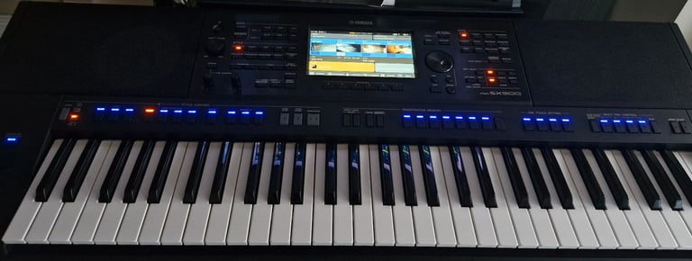 YAMAHA PSR SX900 