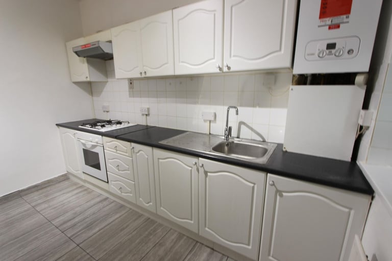 E6 Spacious GROUND FLOOR 1 bed flat with PRIVATE GARDEN. AVAILABLE NOW. Ideal for EAST HAM