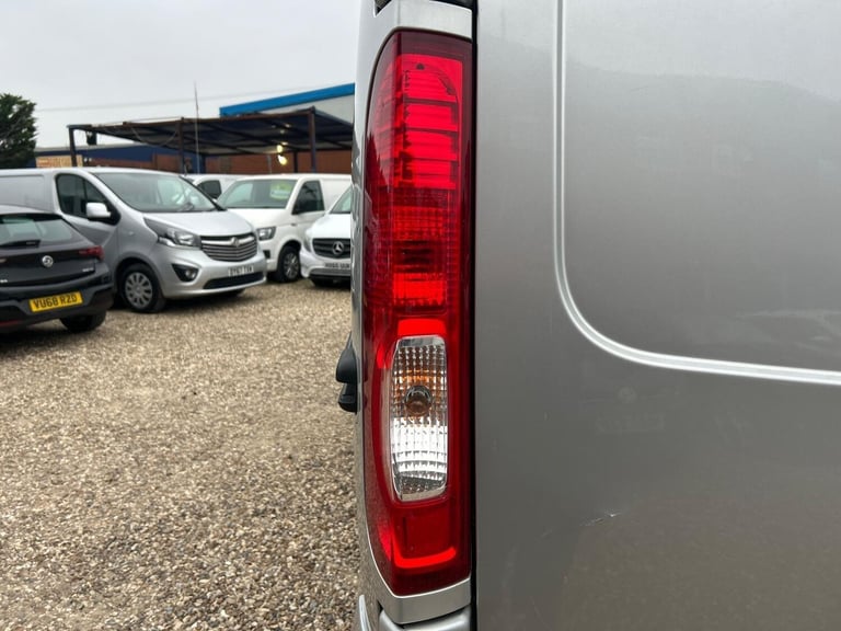 2013 Vauxhall Vivaro 2.0 2900 CDTi Sportive FWD L3 4dr PANEL VAN Diesel Manual