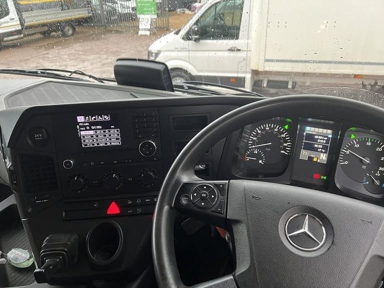 Mercedes-Benz Antos 1824L 18 Ton Dropside