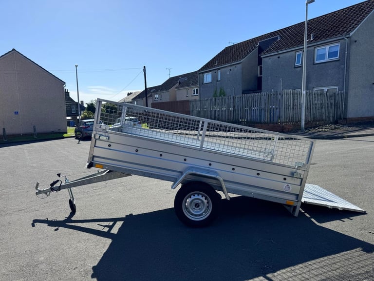 BRAND NEW 8,7ft x 4,2ft SINGLE AXLE TRAILER WITH 40CM MESH AND RAMP