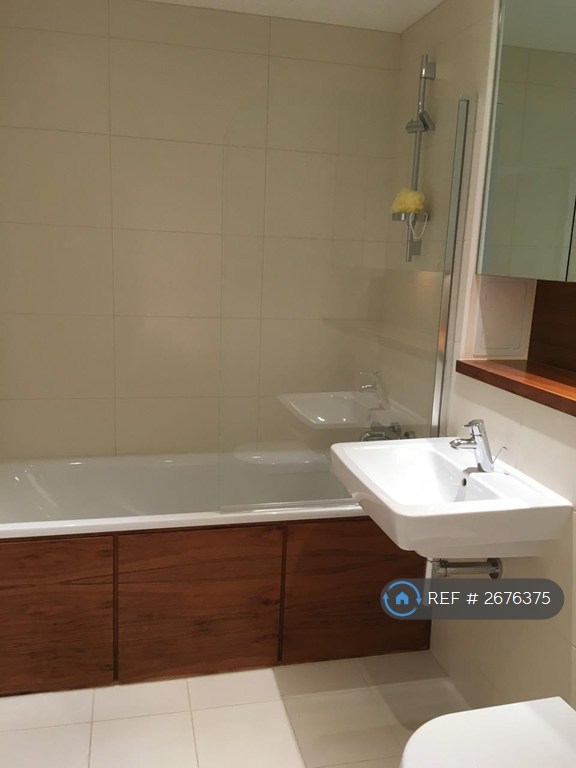 2 bedroom flat in Marina Point West, Chatham, ME4 (2 bed) (#2676375)