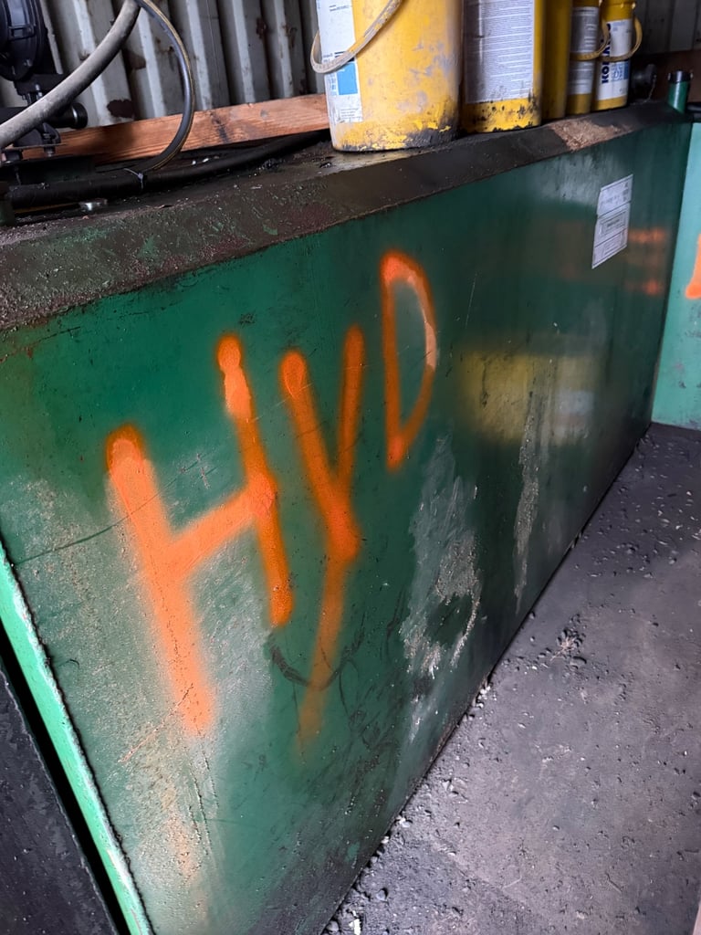 Engine oil hydraulic oil and waste oil tanks in 20ft container 