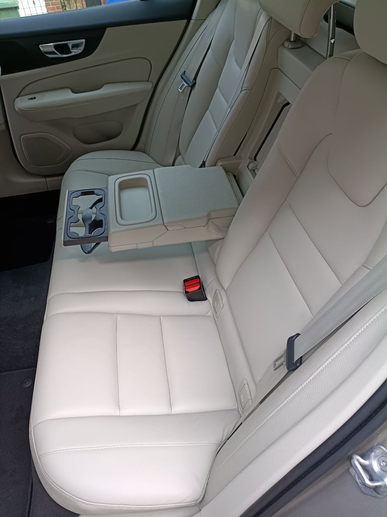Volvo, V60, Estate, 2018, Manual, 1969 (cc), 5 doors