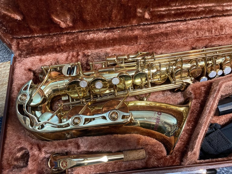 Yamaha YAS 32 purple logo, alto sax in excellent condition 