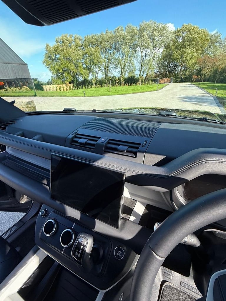2024 74 LAND ROVER DEFENDER 2.0 P300E 15.4KWH X-DYNAMIC HSE SUV 5DR PETROL PLUG-