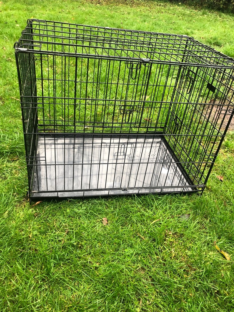 medium dog crate 30 inch long 24 tall 21 wide nice clean condition