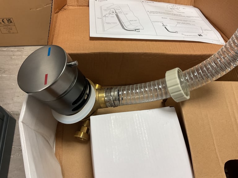 Scudo bath filler, overflow and waste in gunmetal