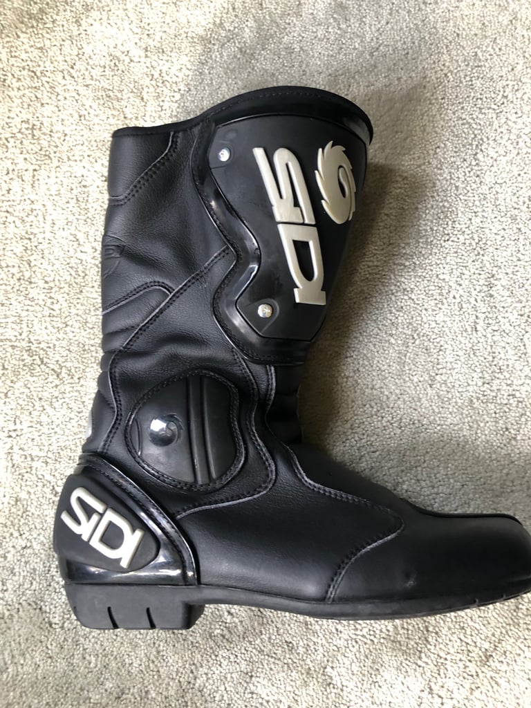 Motorcycle boots sidi size 5.5 worn 3 times
